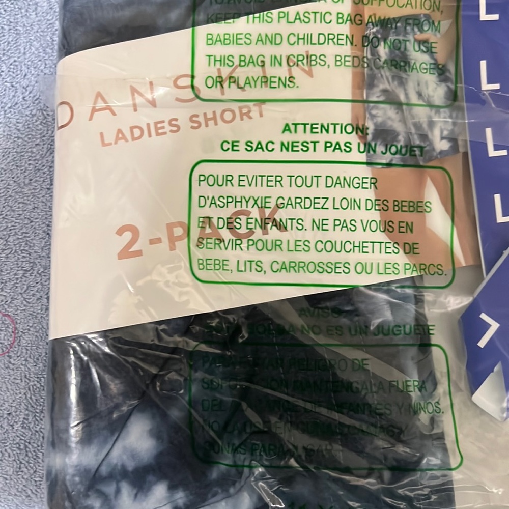 Dan skin ladies shorts new in package